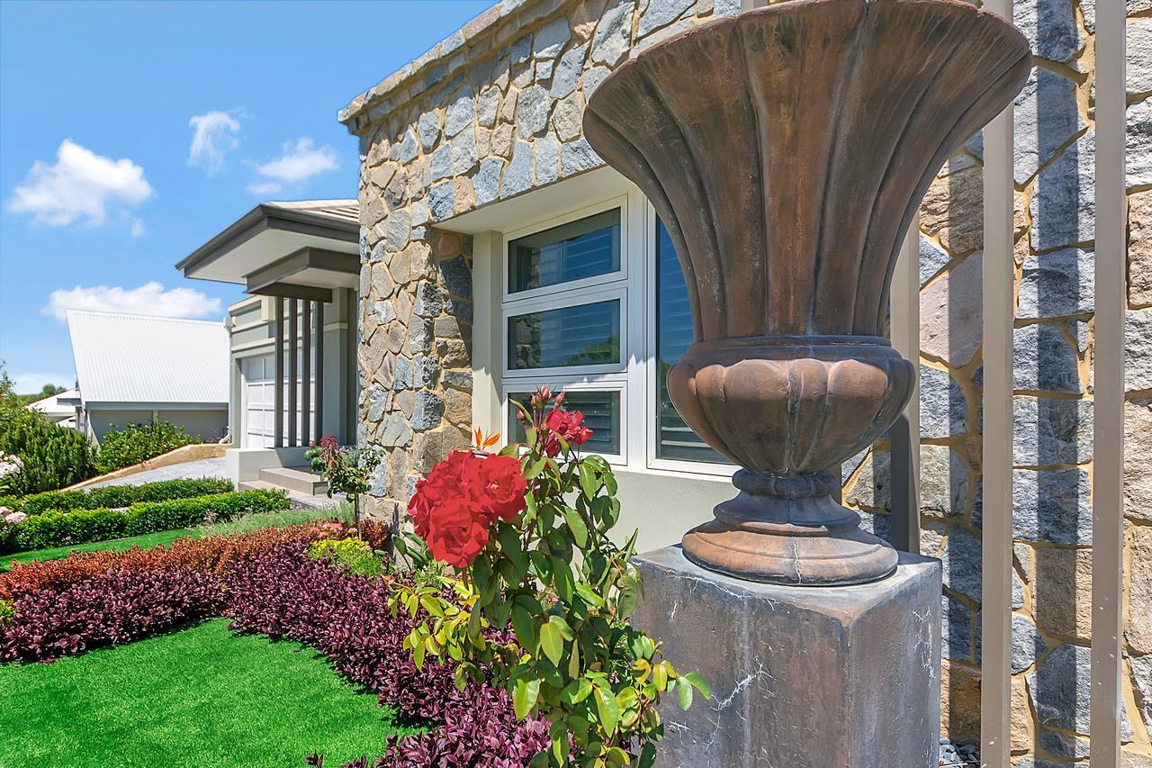 Lavender Manor Bnb Bed & Breakfast Alkimos Exterior photo